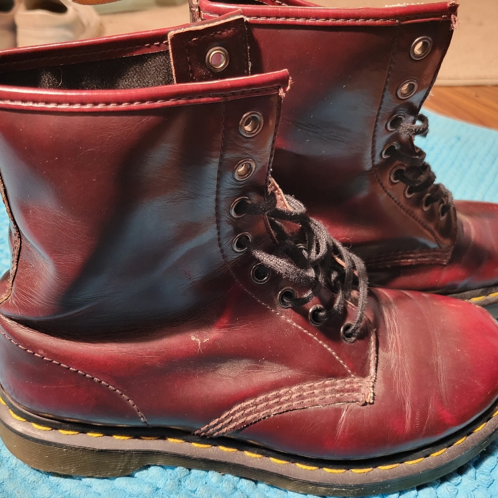 Dr. Martens 1460 Smooth Boots in Cherry Red🍒